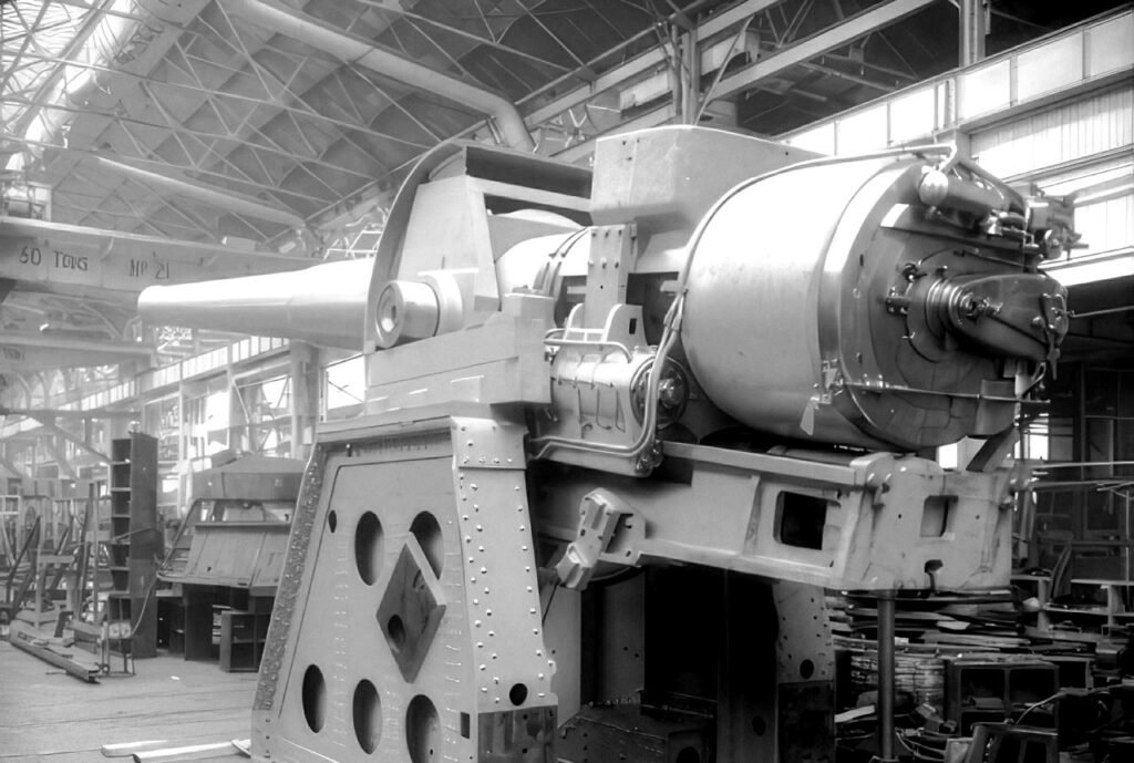 305mmgunatvickers2