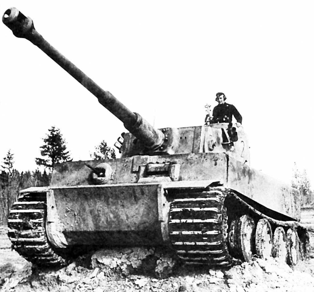 Тигр 1943 года. Танк тигр 1942. Танк тигр 1942 года. Тигр Ленинград 1942. Немецкий танк тигр 1942.